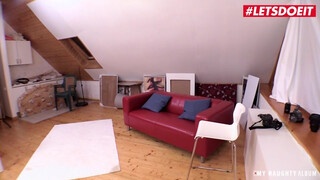 Holly Hendrix csoport szex bulija
