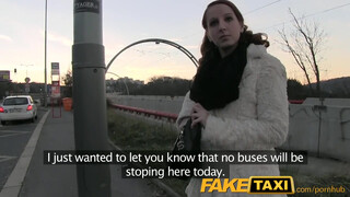 FakeTaxi - Fiatal ribancok basznak a taxiban