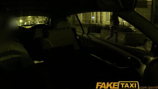 FakeTaxi - világos szőke lány hátsó bejáratba is engedi