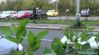 Public Agent - Veronica Leal megdöngetve az erdőben