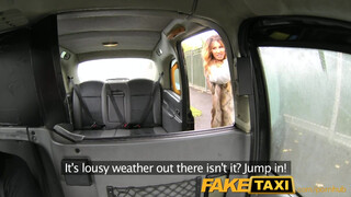 FakeTaxi - szegyenlős világos szőke csaj a taxiban