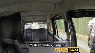 FakeTaxi - ez a hölgyemény sem tud ellenállni a méretes fasznak