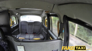 FakeTaxi - Tetovált csöcsös bige szeret baszni