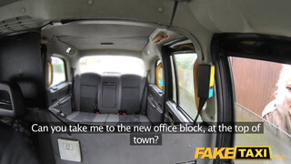Fake Taxi - Holly Kiss a csöcsös üzletasszony