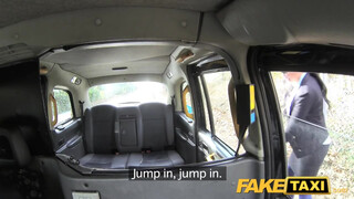 Fake Taxi - Carmel Anderson felizgult a sofőrre
