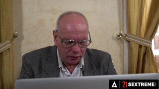 21 SEXTREME - ez a duci nő is baszásra vágyik
