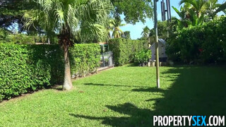 PropertySex - brazil túrista bige kiveszi a szobát