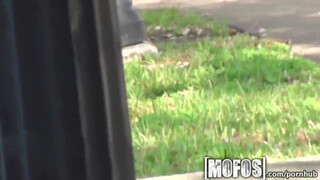 MOFOS - Khloe Kush a szabadban dug