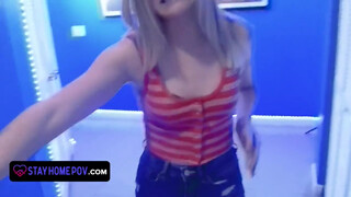 Athena Faris élvezi ha kúrják