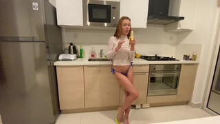 Mia Bandini élvezésig cumizza a kárót