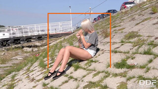 Amber Jayne punciját összegecizik