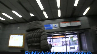 PublicAgent - a vetkőzésből egy méretes dugás lesz a végére