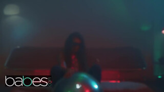 BABES - Alice March vékonyka tini és a szeretője