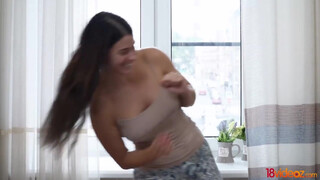 18videoz -extra vékony tinicsaj hátulról meghágva