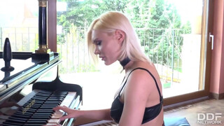 Jessa Rhodes kettő dákót kap
