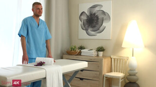 Slim4K - Olivia Trunk picsája megdöngetve