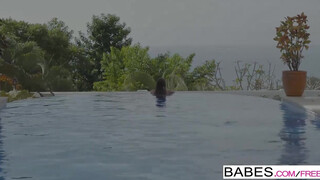 Babes - Courtney Dillon új dildója
