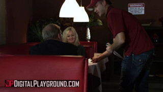 Digital Playground - Riley Steele és April O'neil masztiznak
