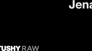 BLACKEDRAW - Jennie a hatalmas tőgyes ázsiai milf