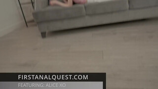 Ellie Wain benne van az anális behatolásban