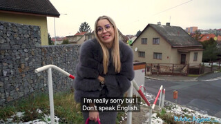 Public Agent - Olivia Sparkle a wc-ben közösül