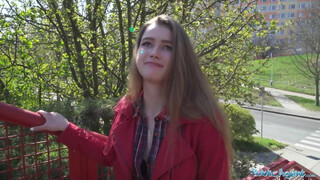 Public Agent - Elena Vedem a 19 éves tini spiné