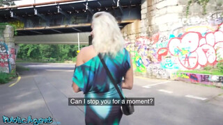 Public Agent - Vékony brazil kiscsaj felszedve az utcán