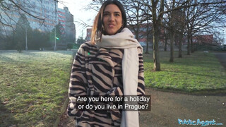 Public Agent - Mina a méretes seggű tini