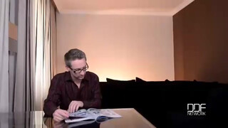 Óriás didkós tini barátnő