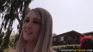 Summer Carter a cuki világos szőke spiné