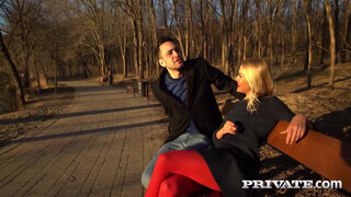 Private com - Zlata Shine a dögös méretes keblű milf