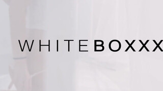 WHITEBOXXX - Liya Silver a izgató csöcsös nőci