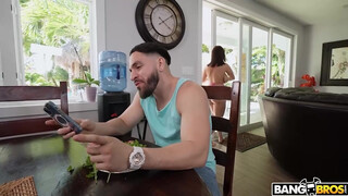 BANGBROS - Crystal Chase a nagy kannás kolumbiai kisasszony
