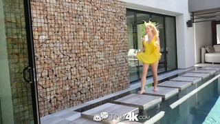 Tiny4k - Raylin Ann a pokémon cosplayes bige