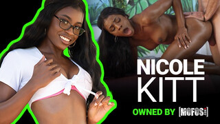 Mofos - Nicole Kitt a szexy hatalmas csöcsű néger kisasszony