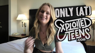 Jessa Rhodes dug és lenyeli a spermát az legelső jelenetében