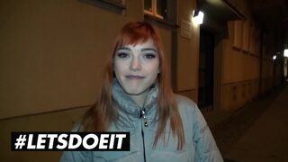 Lullu Gun és Anny Aurora megosztják a méretes csoki fazt kint a vadonban