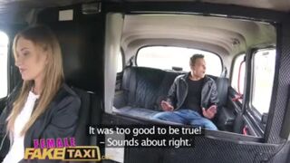 Fiatal pasi gyorsan megdugja Angel Piaff szaftos kiborotvált puncáját a hamis taxiban