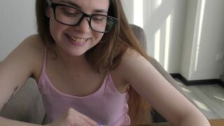 Csintalan tini könyvmoly tanul anatómiát egy igazi hatalmas faszon! 18 éves