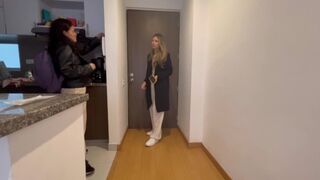 A szomszéd nőci leszbi vágyait teljesítem hálából